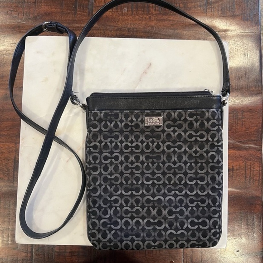 Coach Madison Art‎ Needlepoint Swingpack signature jacquard fabric leather trim.